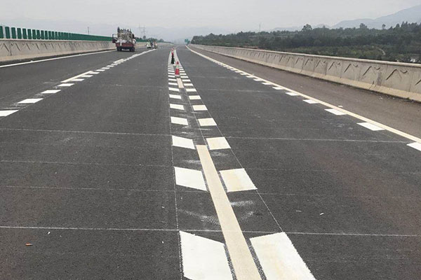 交通設(shè)施工程